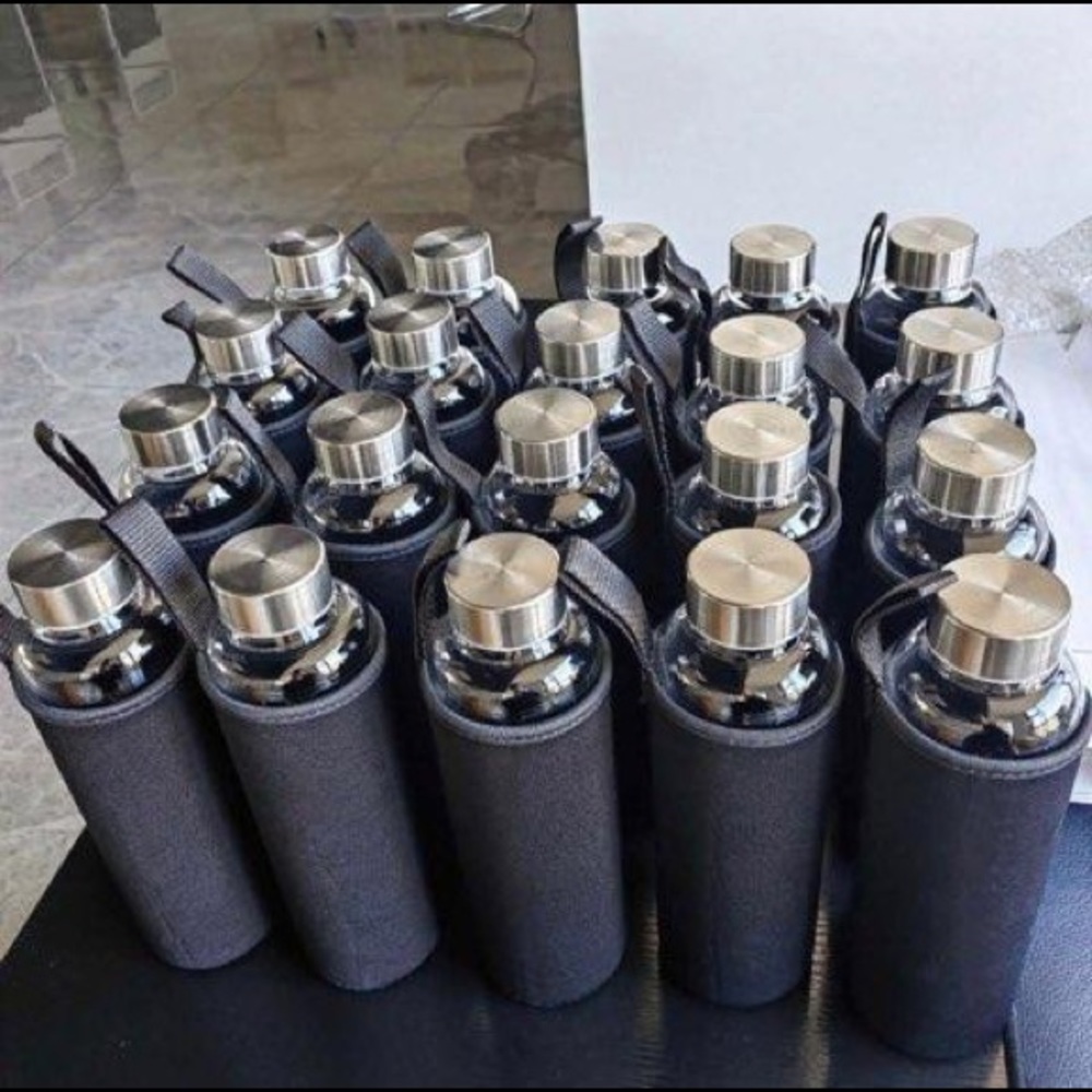 PREMIUM QUALITY ECO-FRIENDLY
Bottle goes with accessory to carry while walking.